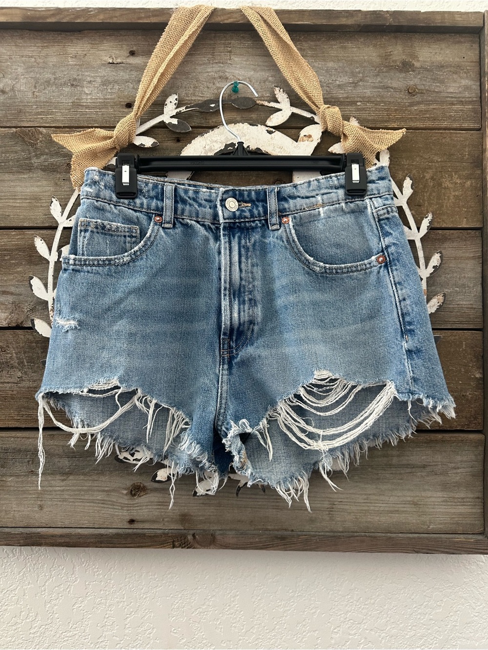 Zara Light Blue Distressed Denim‎ Cutoff Shorts size US 6 100% cotton